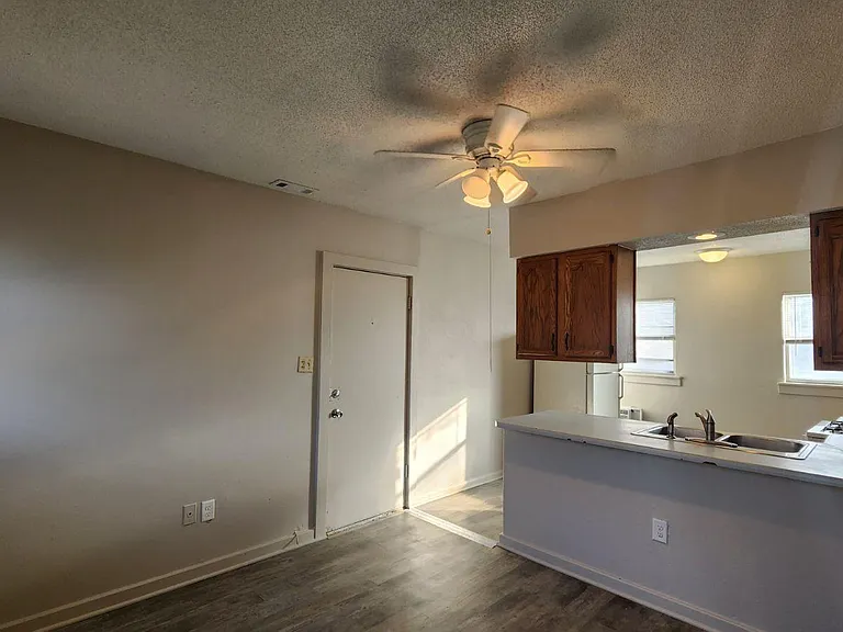 808 Bancroft St #1 — Photo 8