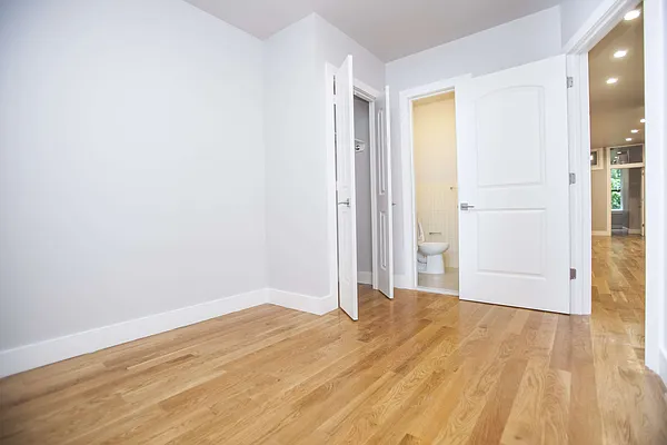 Rented by Nooklyn NYC LLC | media 41