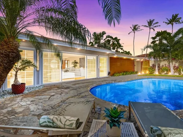 916 Hunakai St, Honolulu, HI 96816