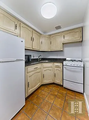 Rented by Halstead Real Estate | media 4