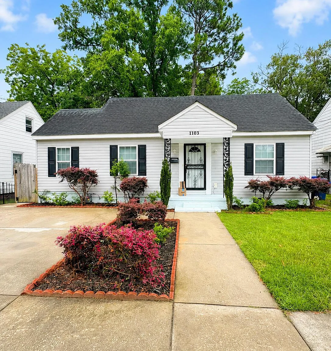 5 bed, 2.5 bath, 1904 sqft, $1,800 — Photo 1