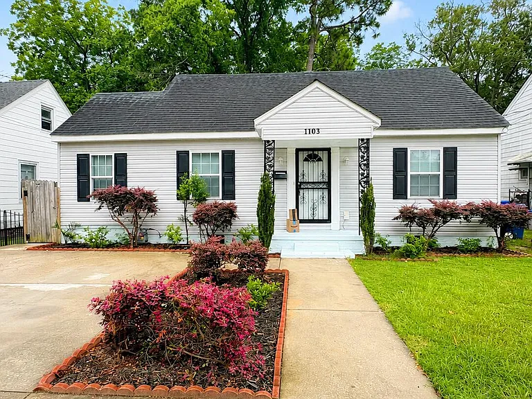 1103 Colonial Ave — Photo 1