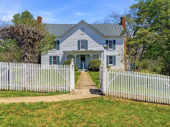 15 Chilton Ln, Sperryville, VA 22740