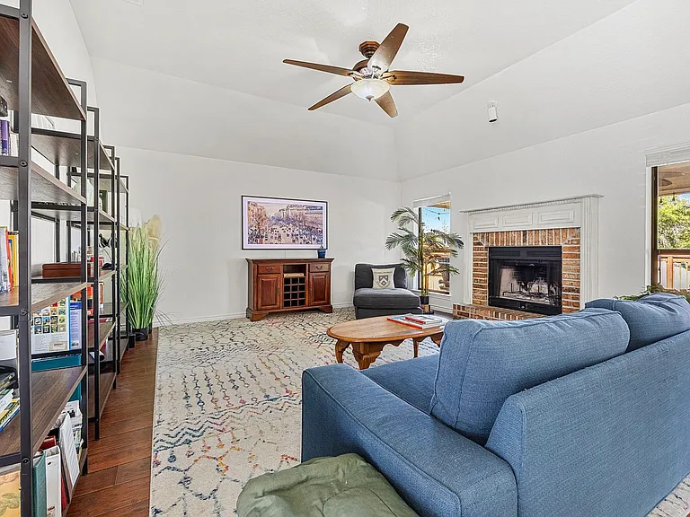 1705 Lynx Cir — Photo 10