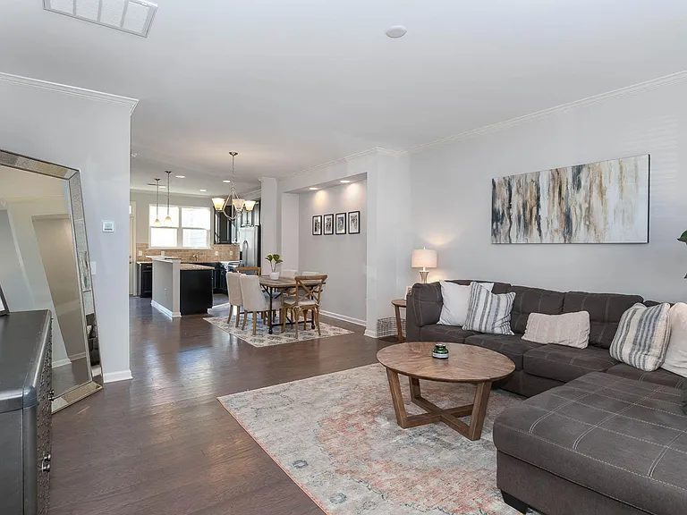 1304 Assembly St — Photo 3