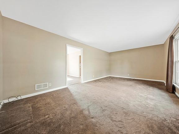 2nd image of 8455 Sycamore Dr