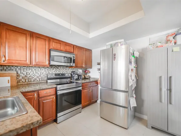 11930 NE 19th Dr APT 16, North Miami, FL 33181
