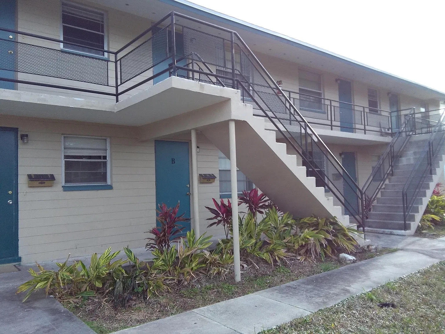 333 Orange Blossom Dr — Photo 2