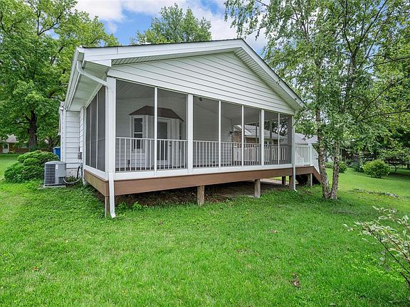 4th image of 8813 Fox Park Dr
