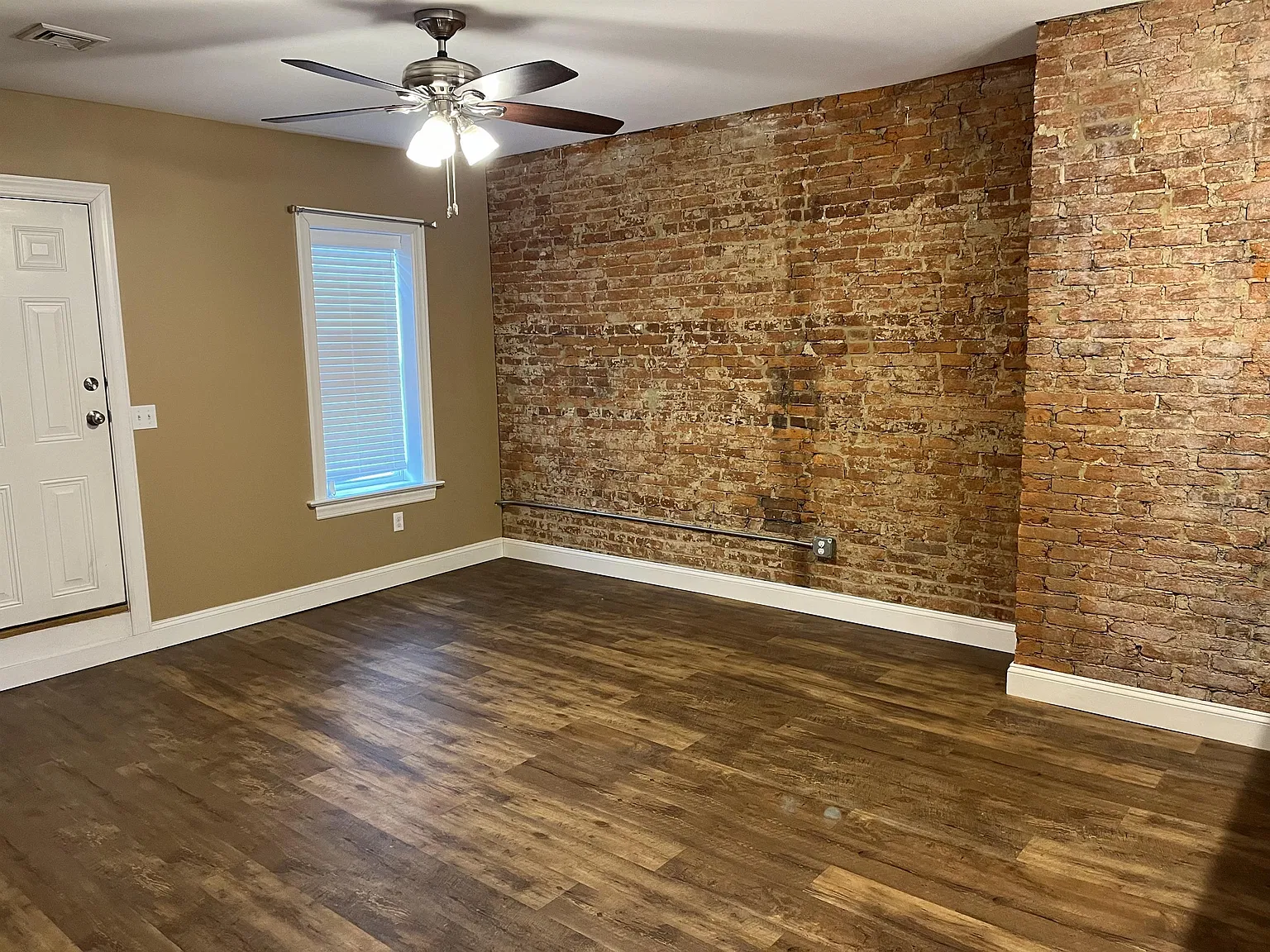 419 North Queen Street — Photo 2