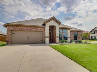 500 Sky View Ct, Burleson, TX 76028