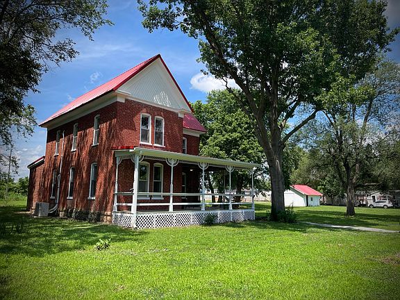 3rd image of 221 W School Street