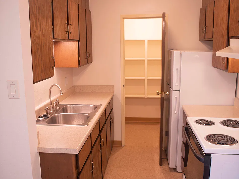 840 Plymouth Dr #206
