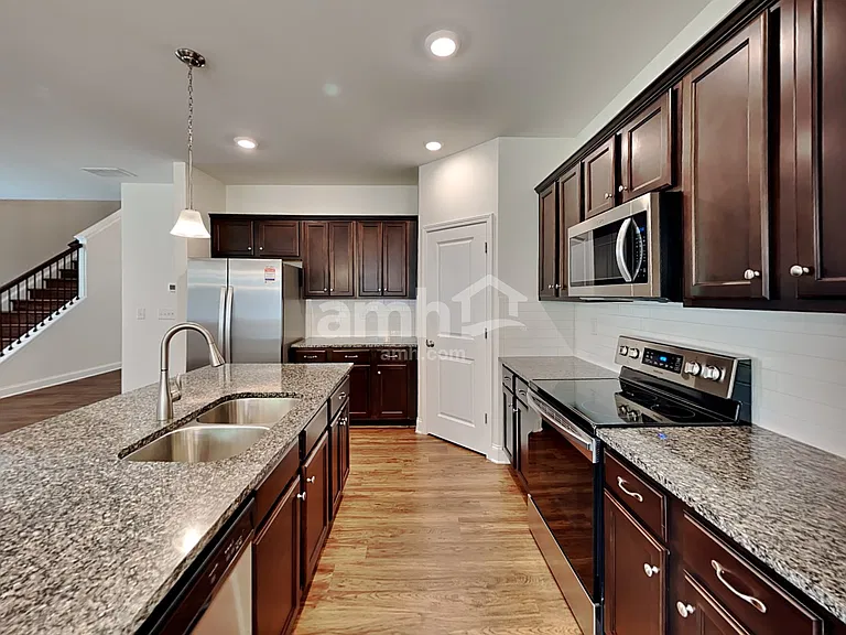 5130 Franks Creek Way — Photo 4