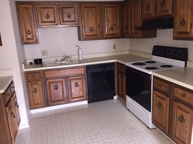 1st image of 10137 E Penrith Dr