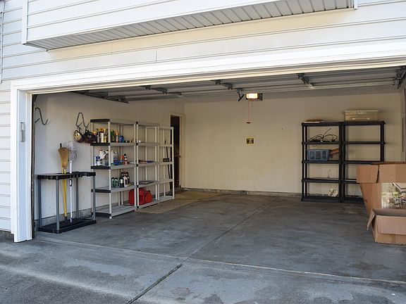 3rd image of 301 Pebble Creek Dr