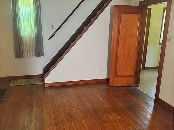 5th image of 350 Roosevelt Rd
