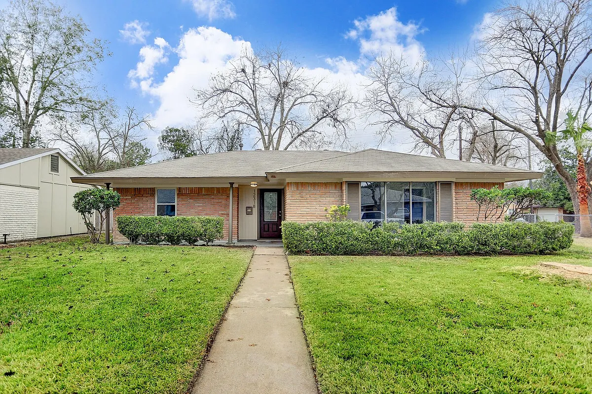 Photo 1 of 10 - 12318 Atwell Dr - Houston, TX Primary Photo - 12318 Atwell Dr
