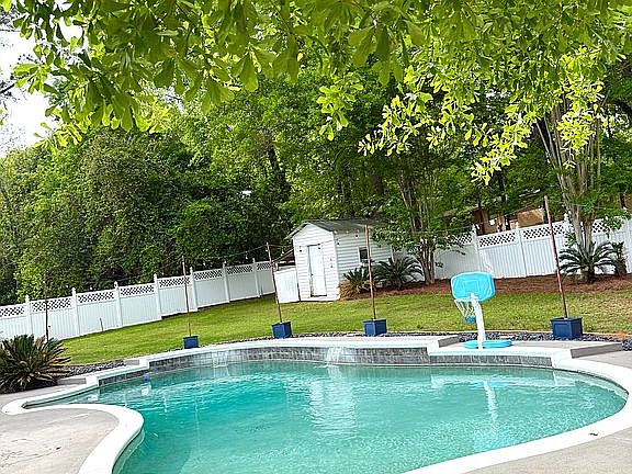 In-ground gunite pool 