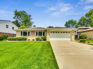 1208 W Glenn Ln, Mount Prospect, IL