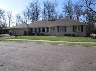 4806 W Woodway Dr, Peoria, IL 61615