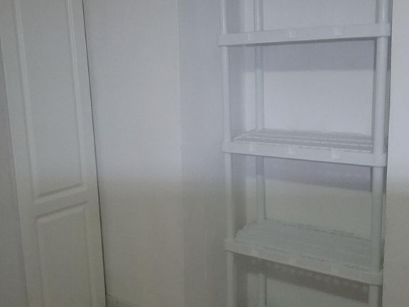 4th image of 129 S Jefferson St #5