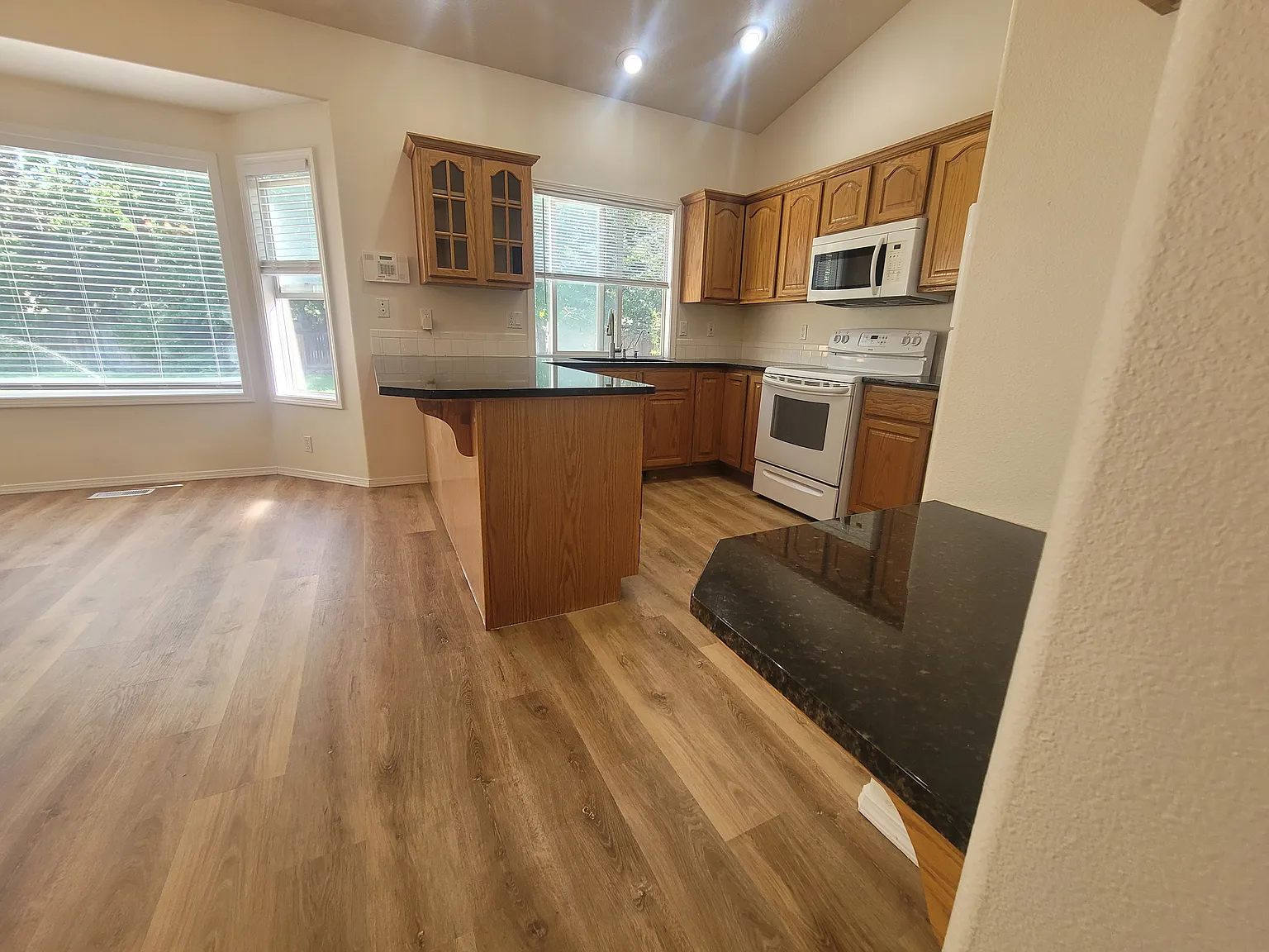 4 bed, 2.5 bath, 2050 sqft, $2,650 — Photo 4