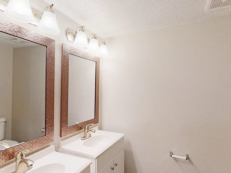 Azure Place Apartments — Photo 35