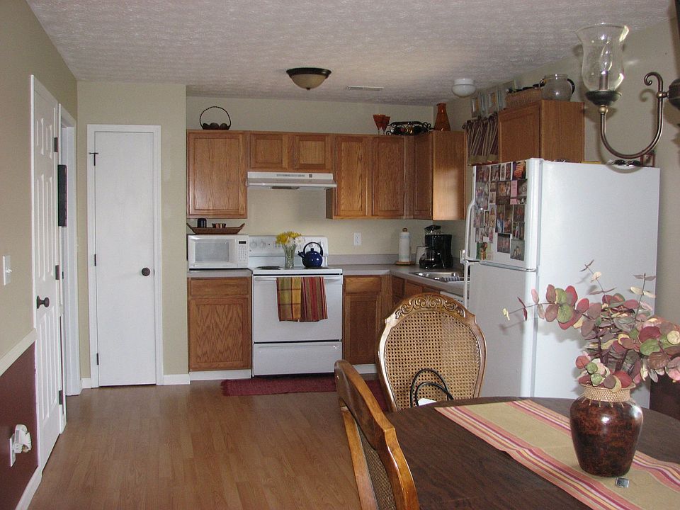 2nd image of 1590 Metcalfe Ave