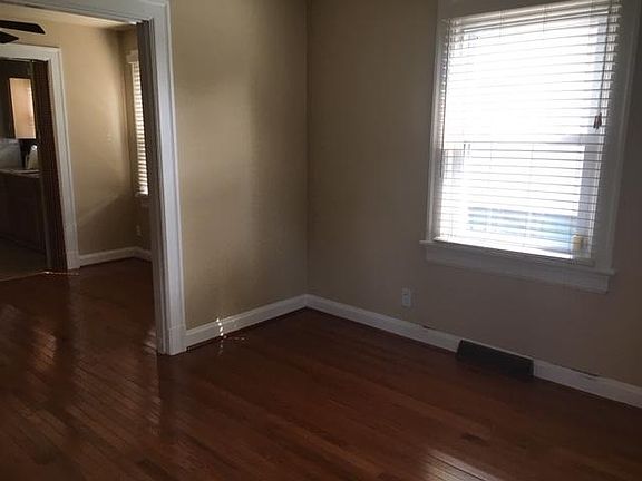 3rd image of 302 Loudon St