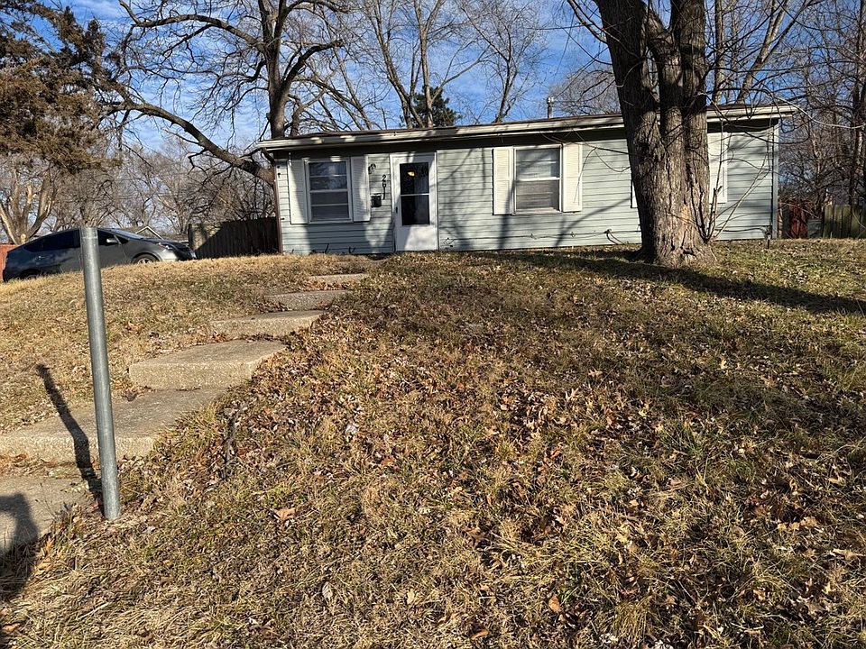 1st image of 2611 S 48th Ter