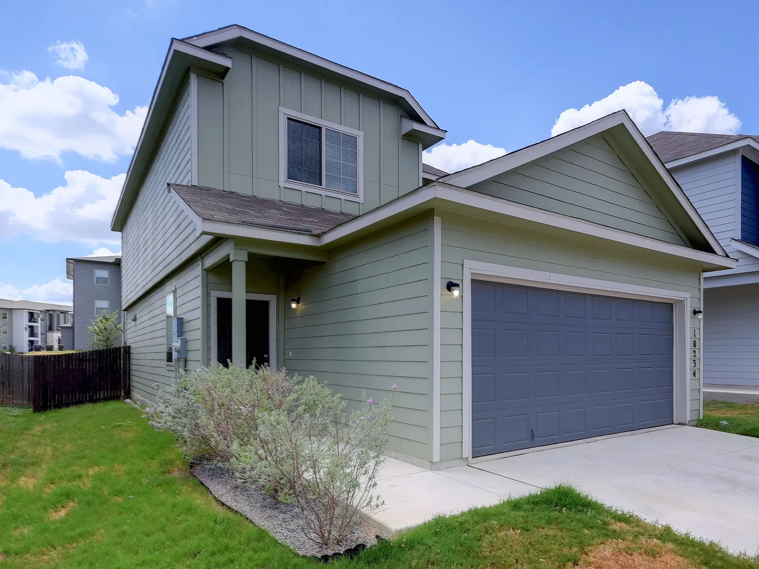 Beautiful 4-bedroom, 2.5-bath home — Photo 2