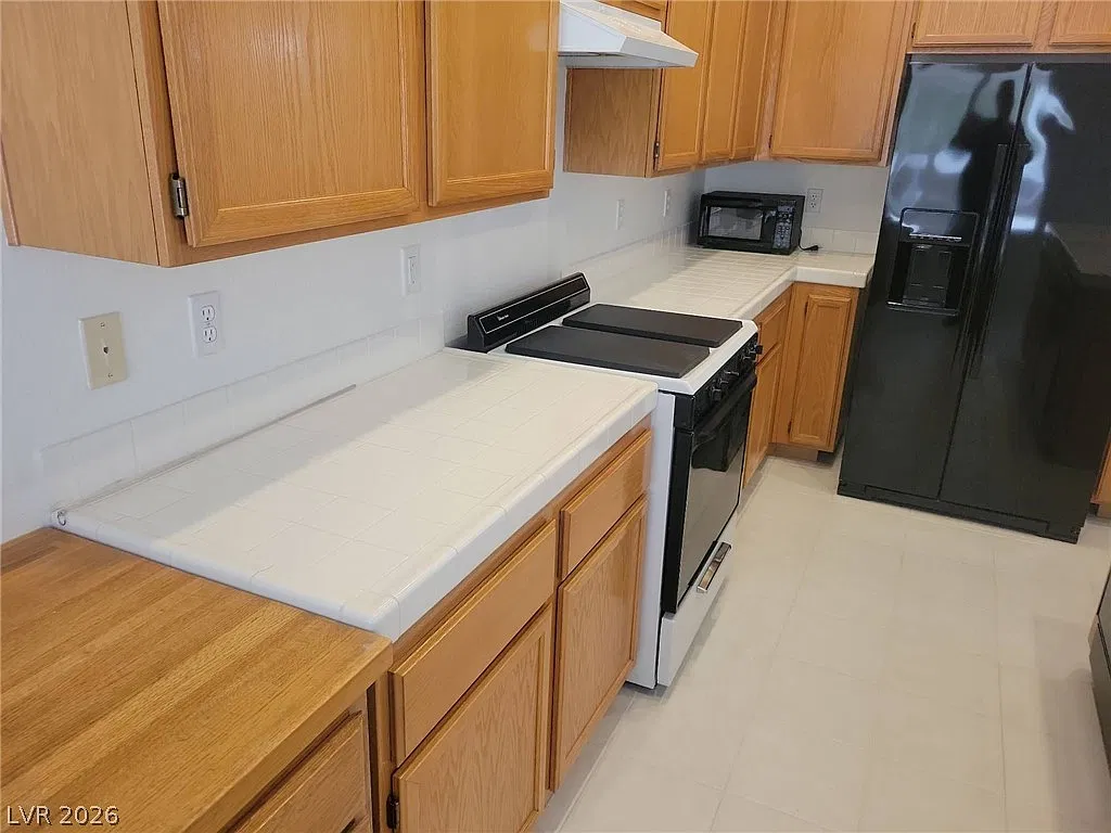 3 bed, 2.0 bath, 1582 sqft, $1,995 — Photo 3