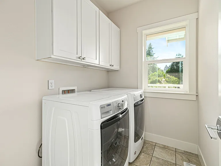 7663 S 132nd St — Photo 11