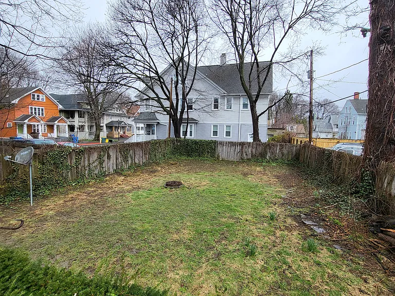 376 Pearl St #R — Photo 16