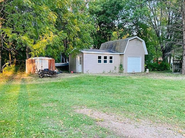 2nd image of 759 Hilltop Dr SW