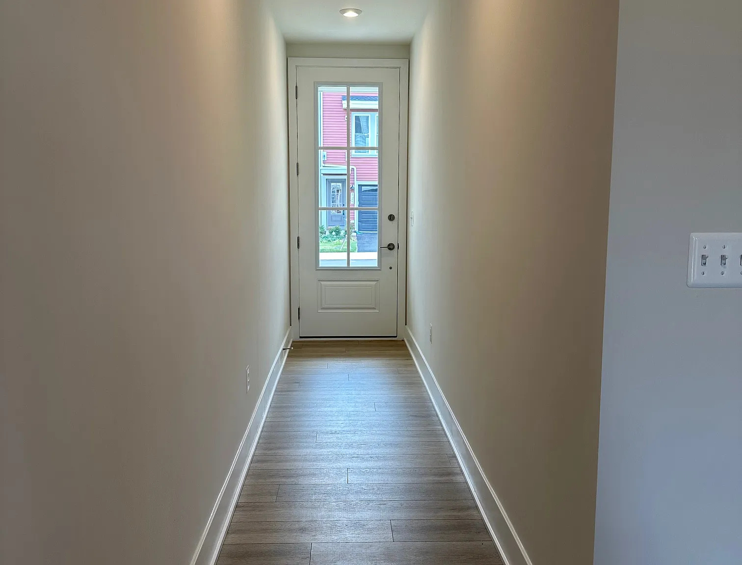 3 bed, 2388 sqft, $2,449 — Photo 4
