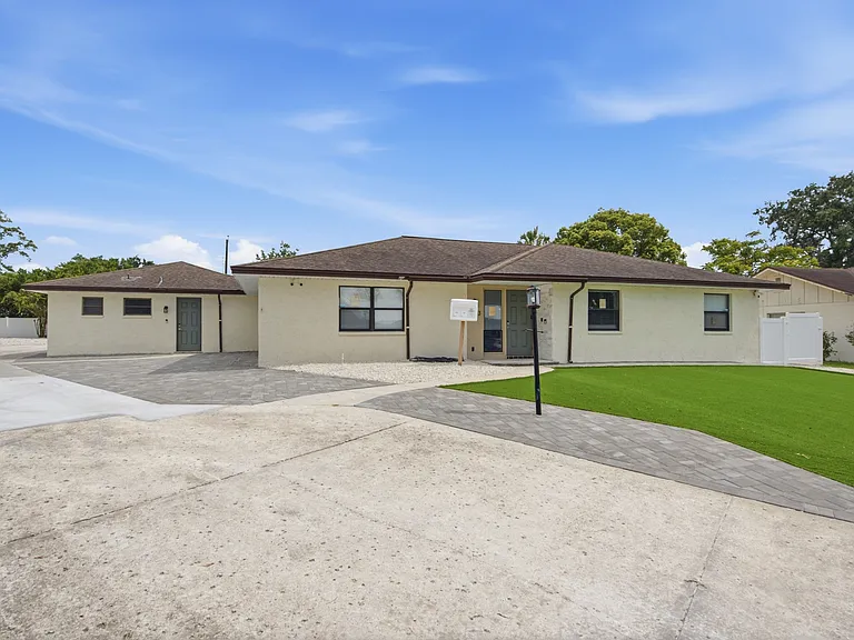 1433 Ellison Ln — Photo 3