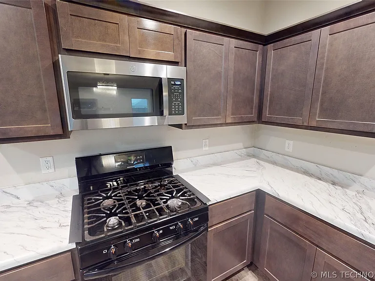 1240 E Richmond St — Photo 4