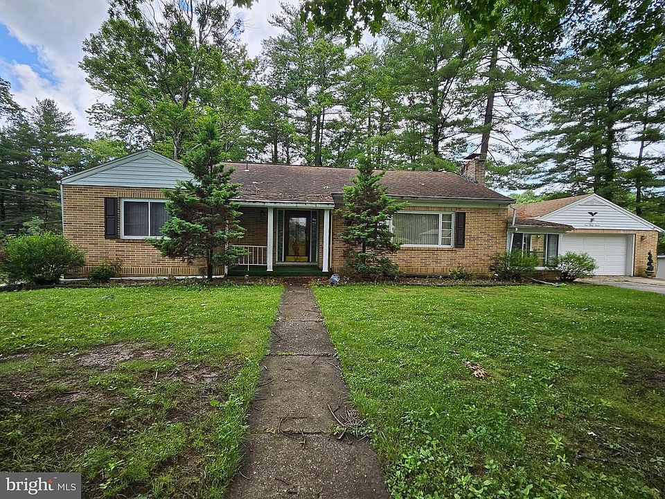 1st image of 137 N Hawthorne Dr