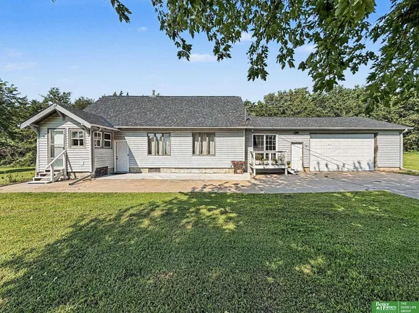 5042 E Sargent Rd, Beatrice, NE 68310