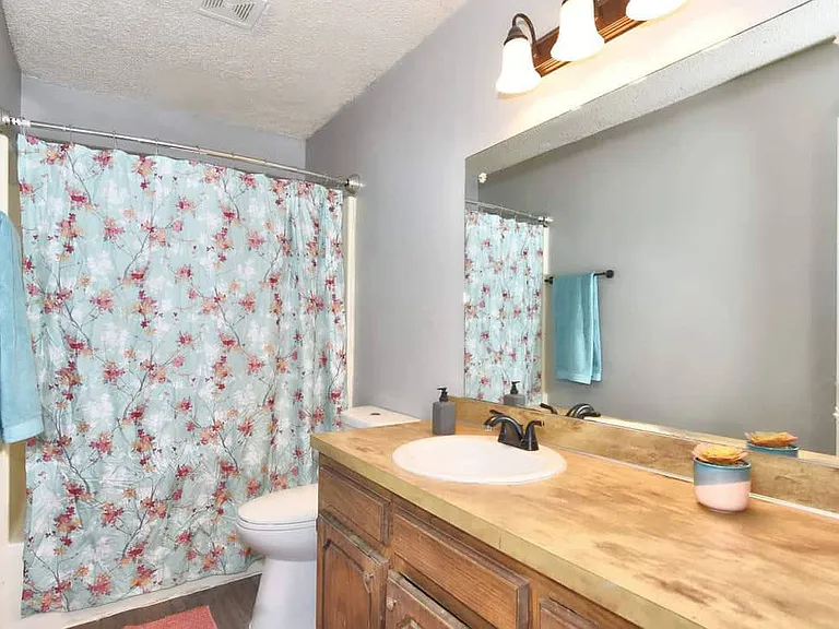 Berwick Apartments — Photo 36