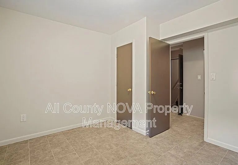 6428 Earlham Dr — Photo 35