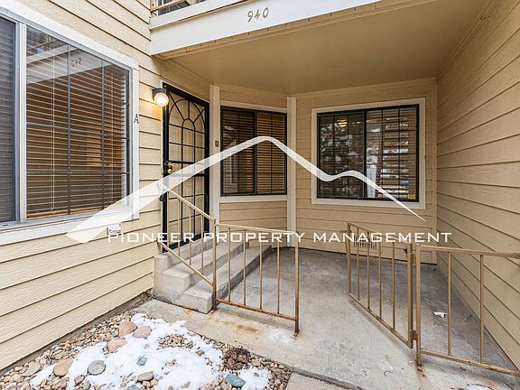 2nd image of 940 S Dahlia St Unit A