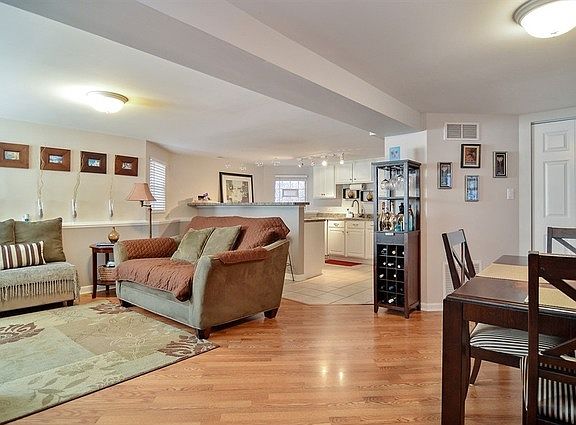 3rd image of 4316 N Albany Ave #G