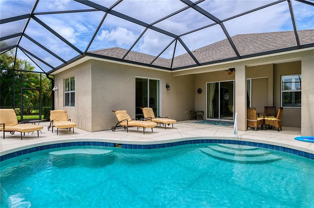 3 bed, 2.0 bath, 2200 sqft, $3,845 — Photo 3