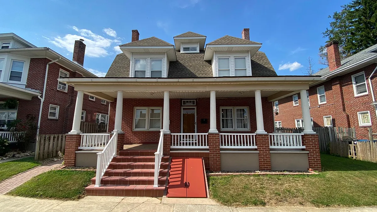 Beautiful front view. - 2223 Noble St #2