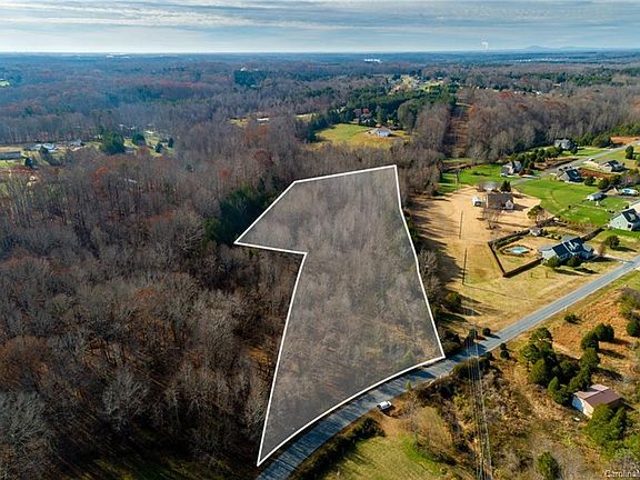 3rd image of 8-11 Shepherds Bluff Dr