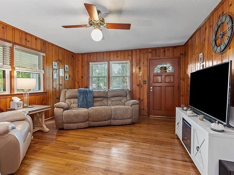 1110 Carrin Dr — Photo 10