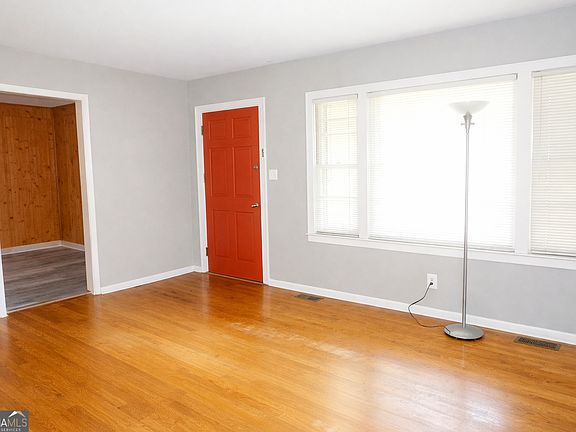 5th image of 72 Bell St